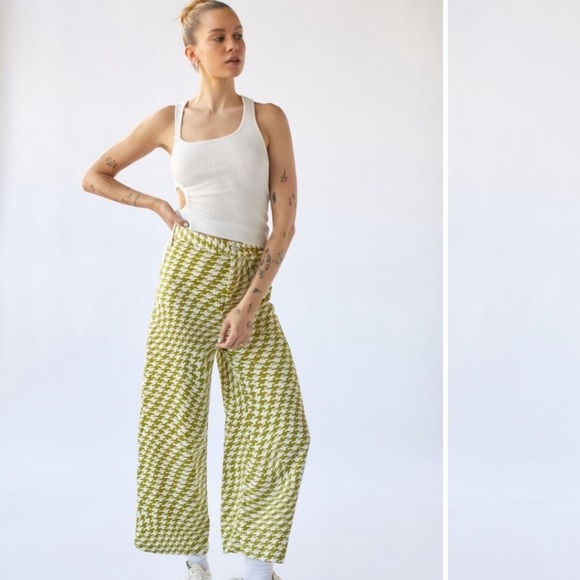 NWT UO Olympia print pant. Size S (fits like XS). - Picture 2 of 4